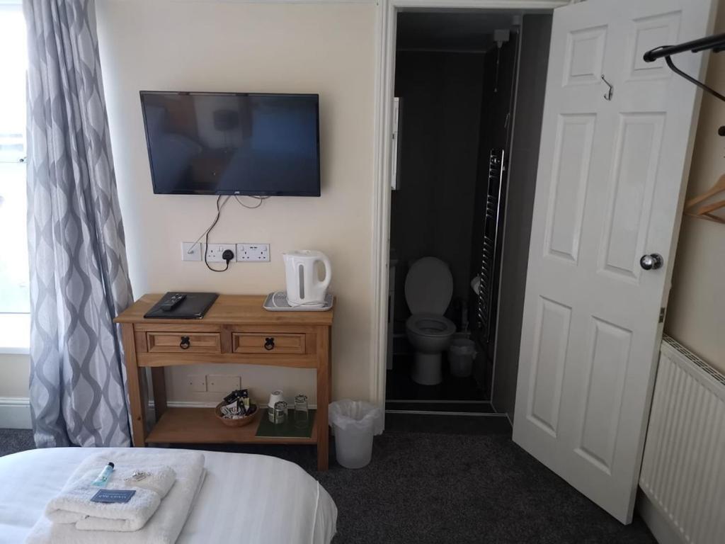 Twin Room Bathroom