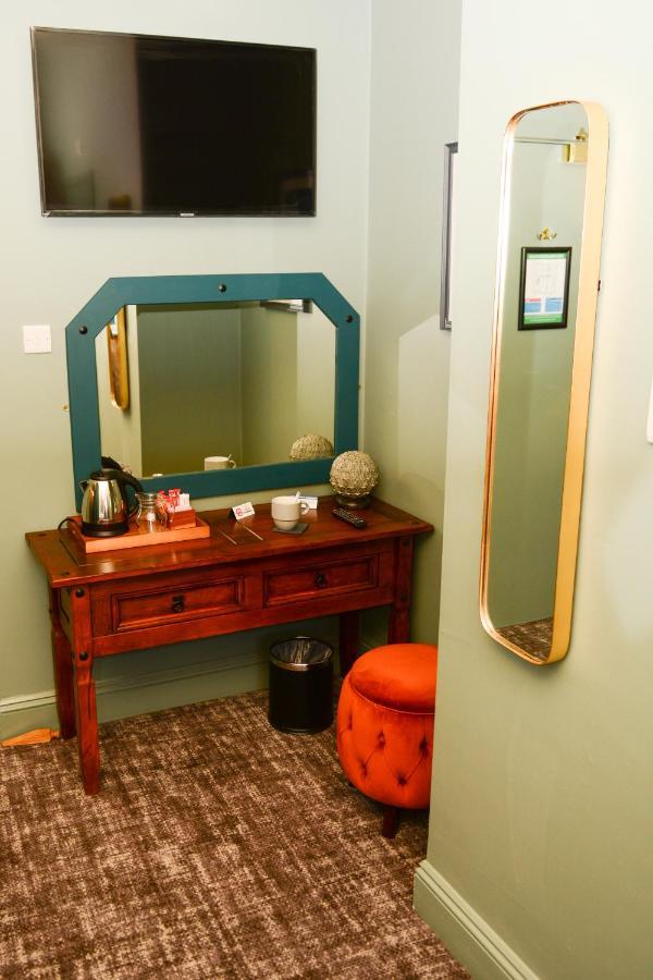 Standard Single Room Shower