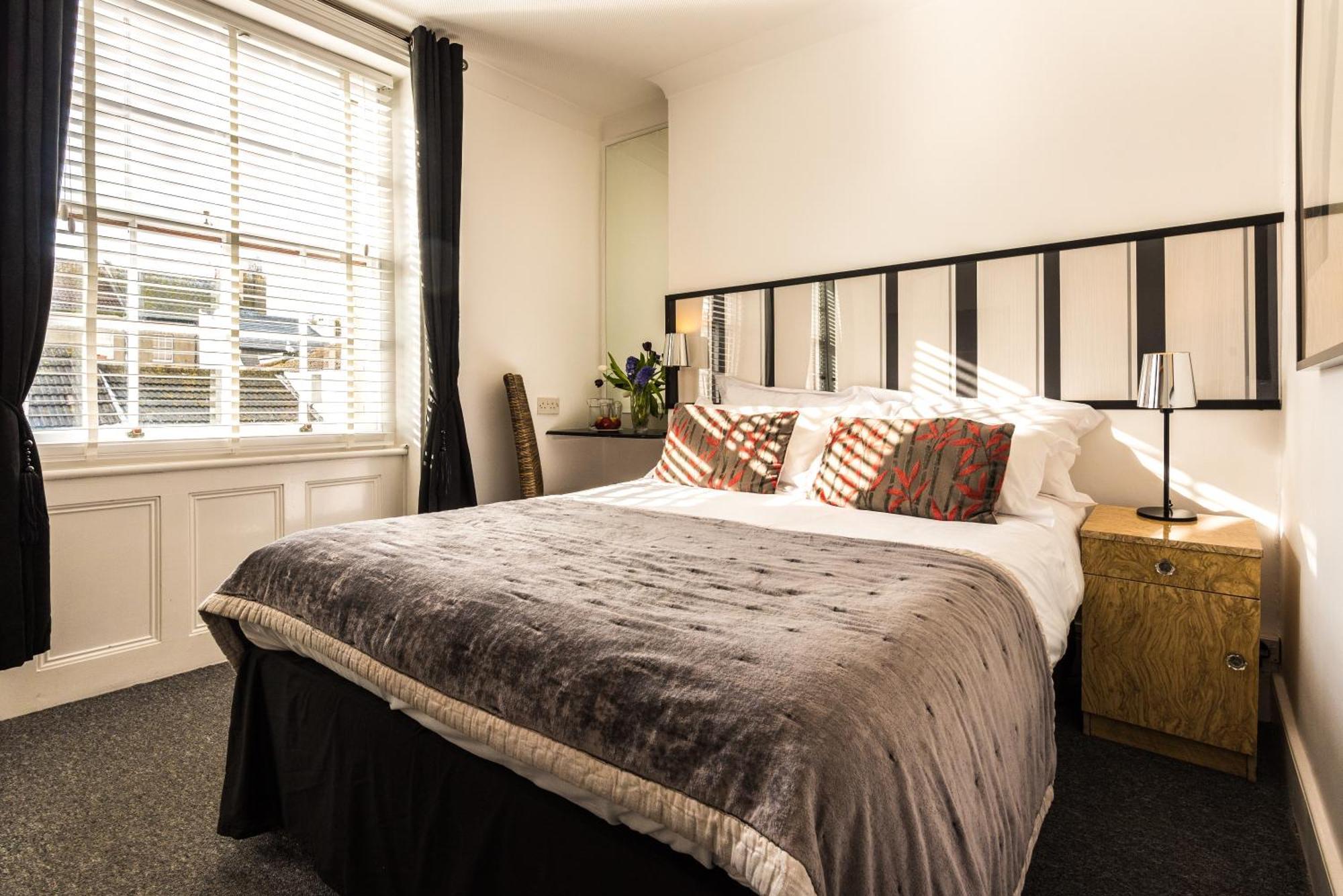 Small Double Room,226556702:JPEG