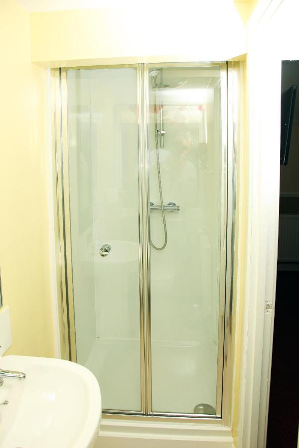 Triple Room Bathroom
