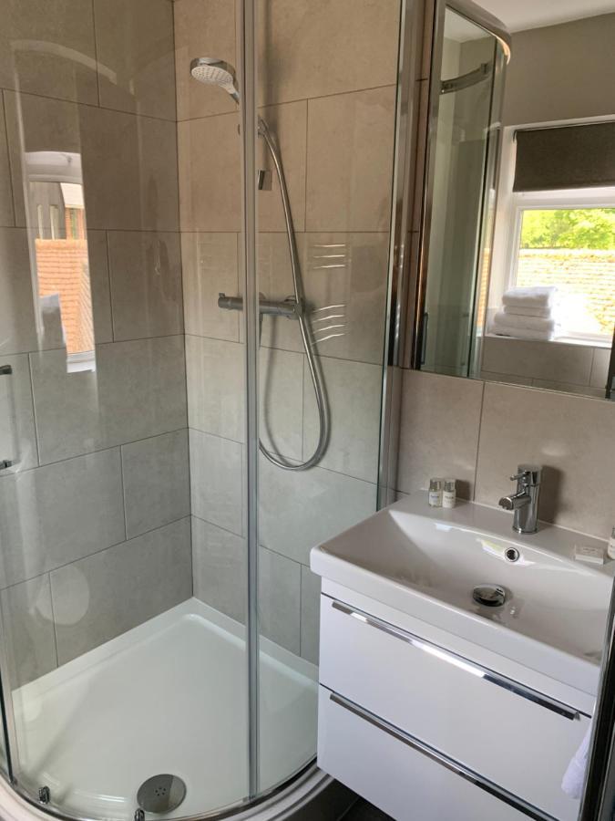 Double Room ensuite Bathroom