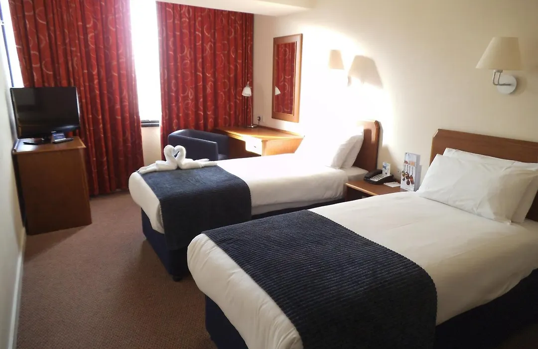 Airport Inn Gatwick-1