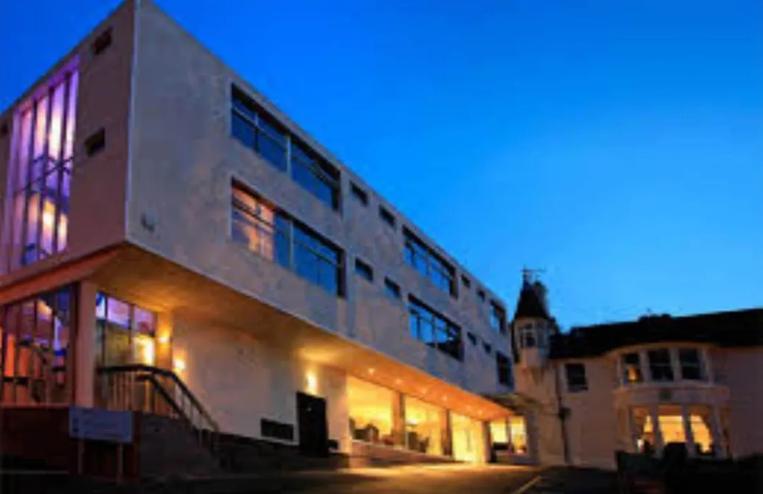 Oyo Clayton Lodge-1