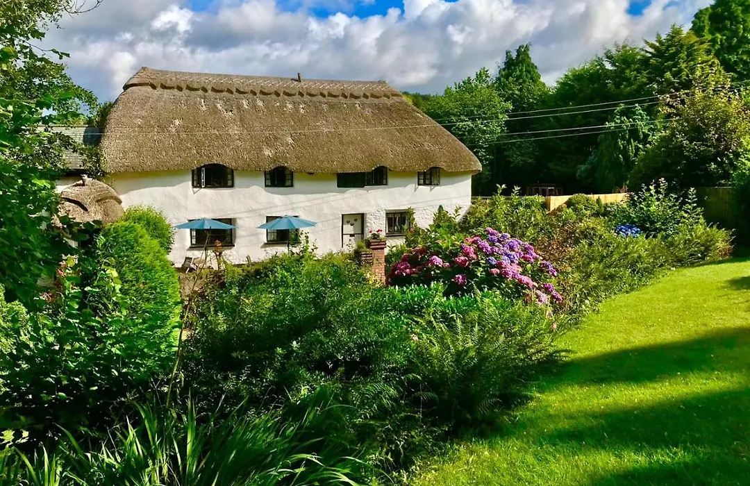 The Barn And Pinn Cottage-1