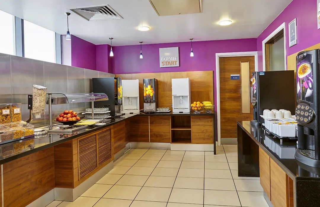 Holiday Inn Express London - Newbury Park, An Ihg Hotel-1