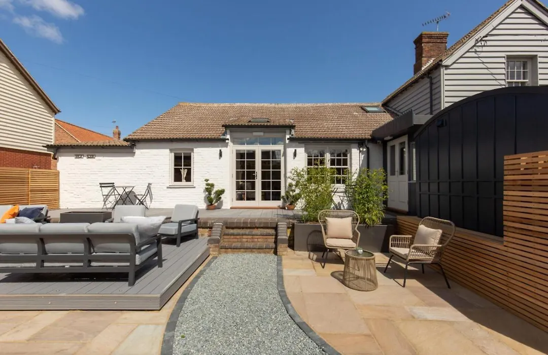 The Railway Hotel By Barefoot Retreats-1