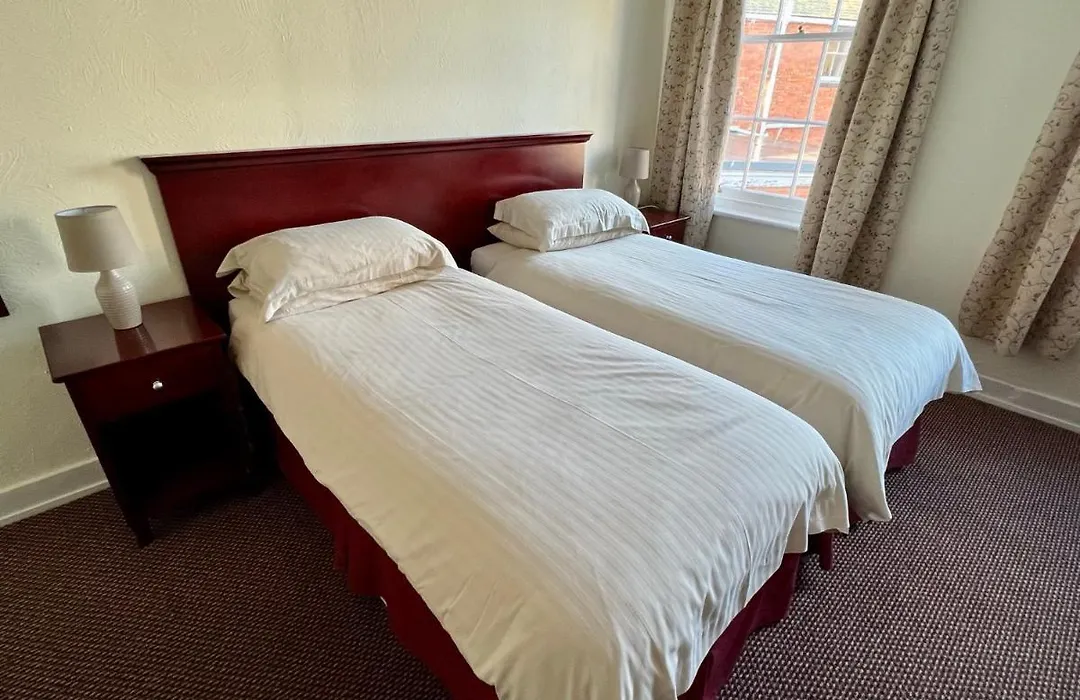 Calverts Hotel - Newport, Isle Of Wight - Car Ferry Ticket From 80 Pounds-1