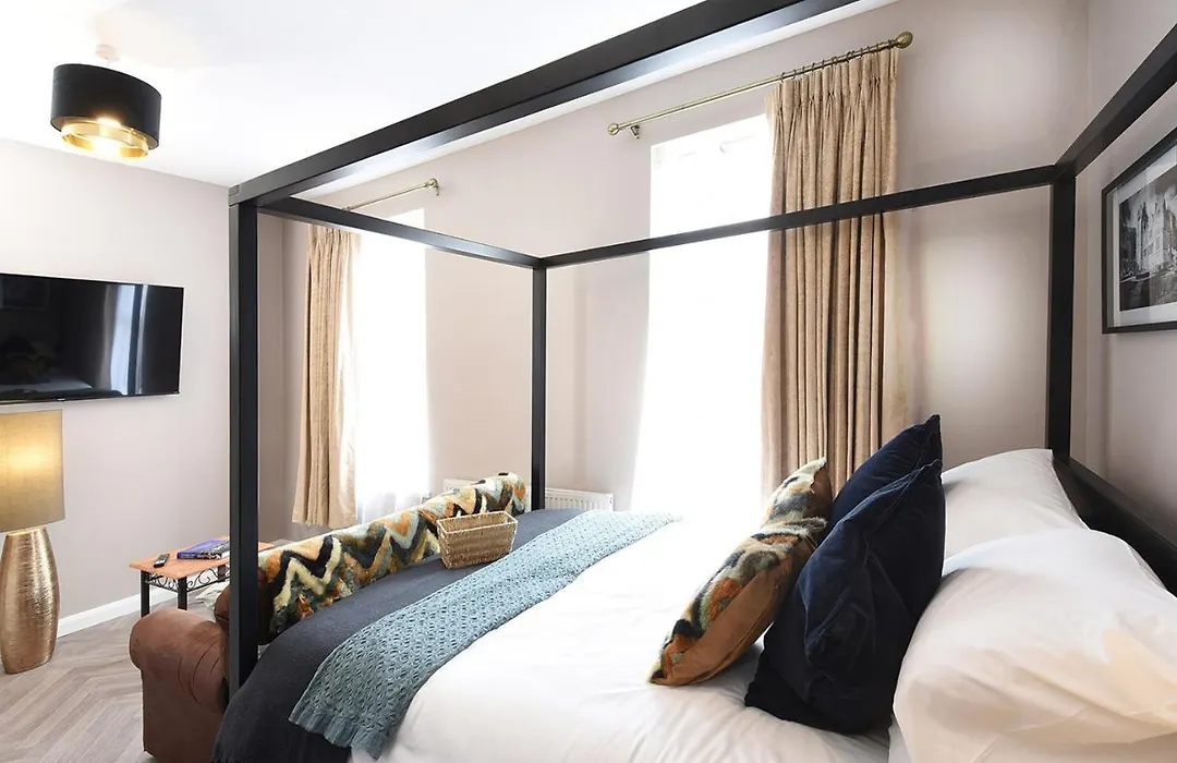 Ocho Homes By Eight Continents-1