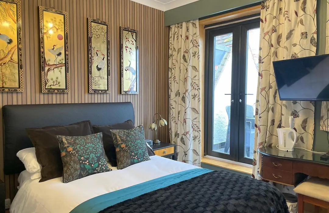Knights Court Hotel-1