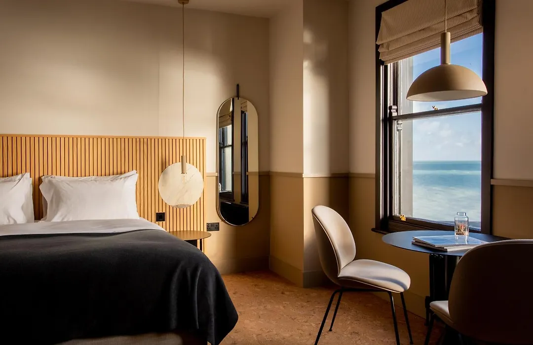 Port Hotel-1