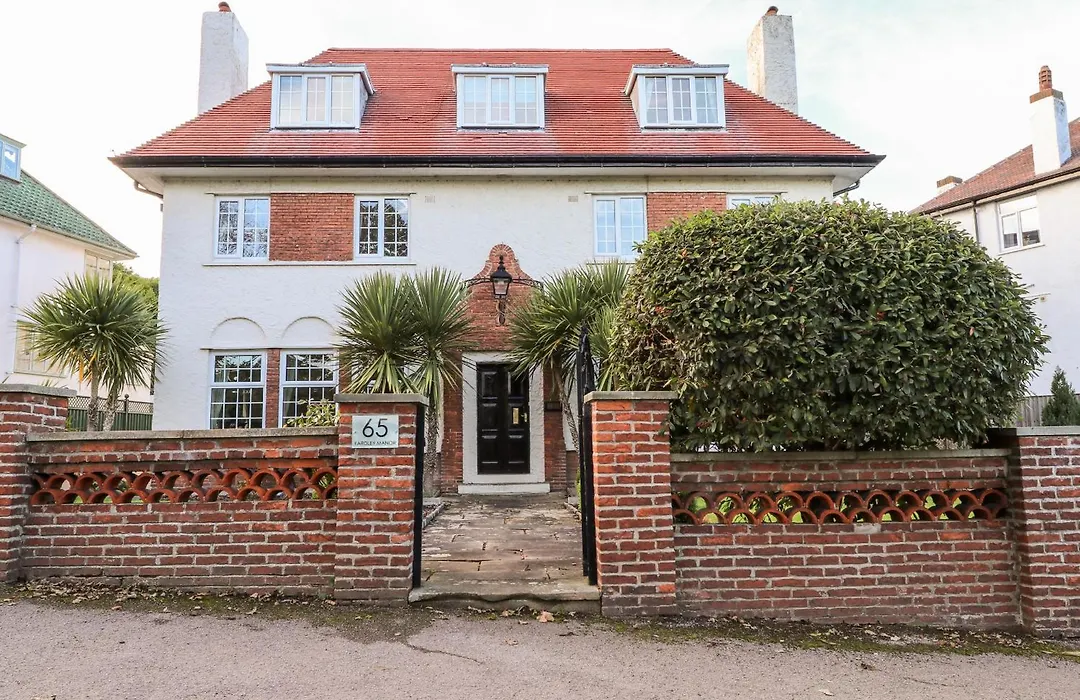 Yardley Manor-1
