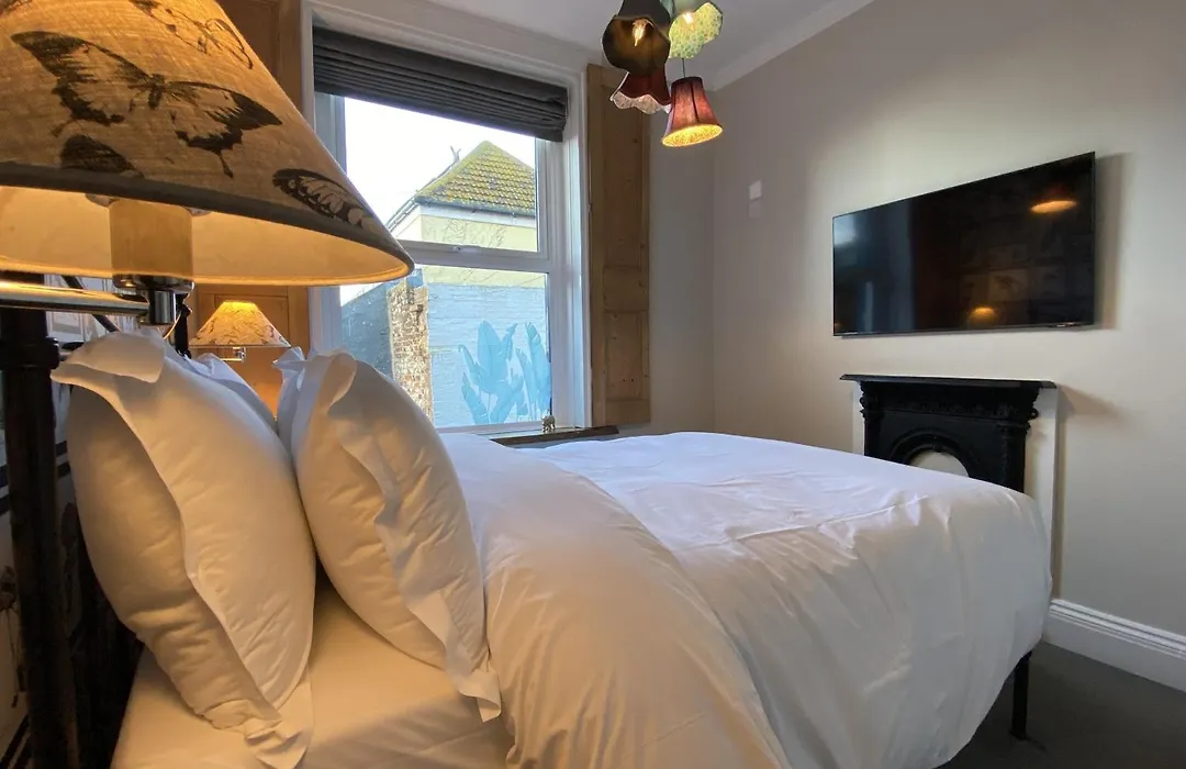 27 Brighton Guesthouse-1