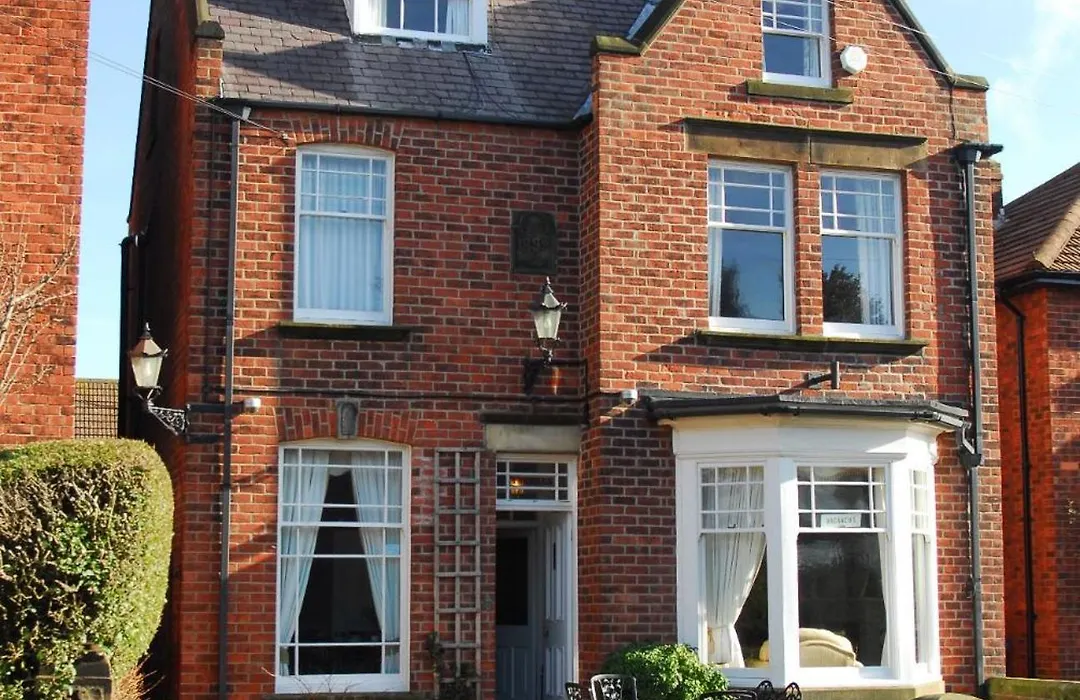 The Villa In Robin Hoods Bay-1