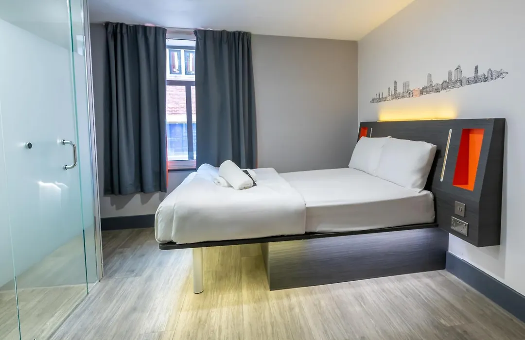 Easyhotel Leeds-1