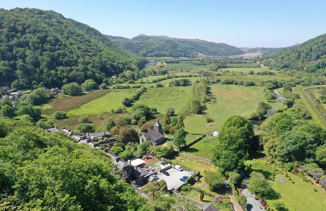 Grapes Hotel, Bar & Restaurant Snowdonia Nr Zip World-1