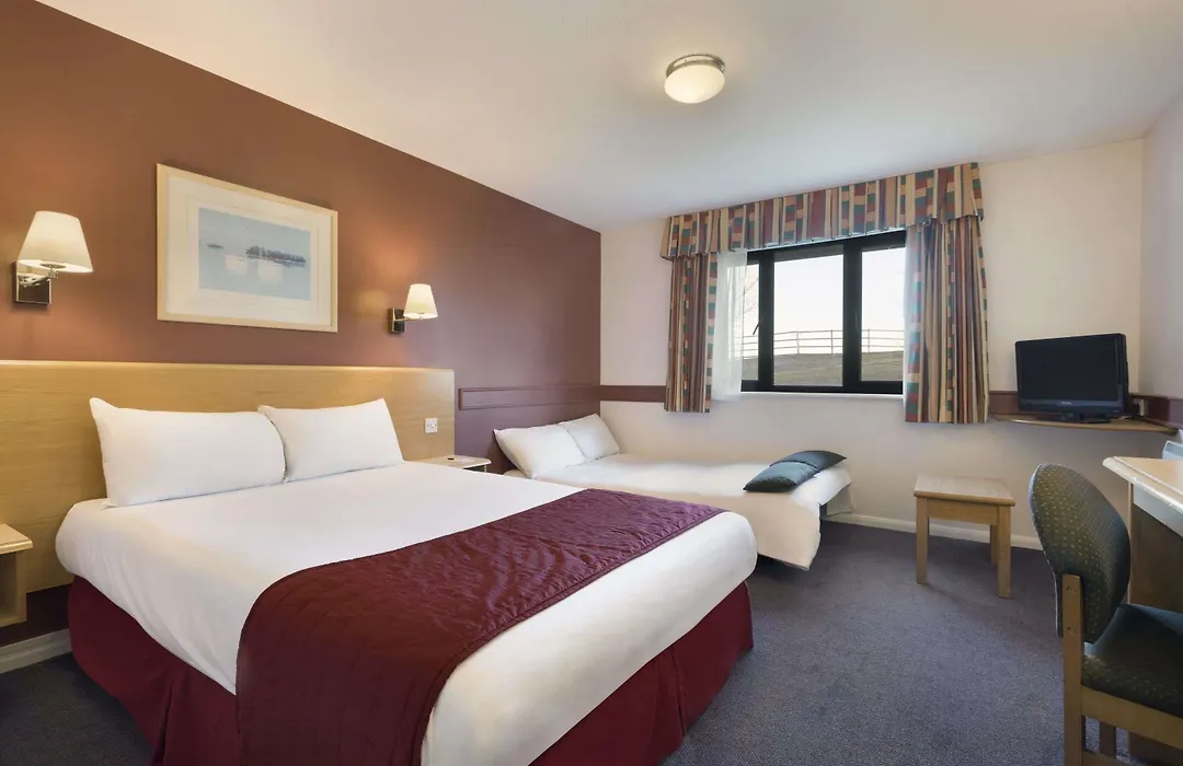 Days Inn By Wyndham Membury M4-1