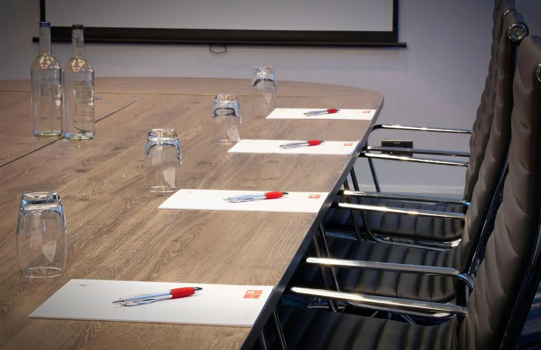 Leonardo London Heathrow Airport-1