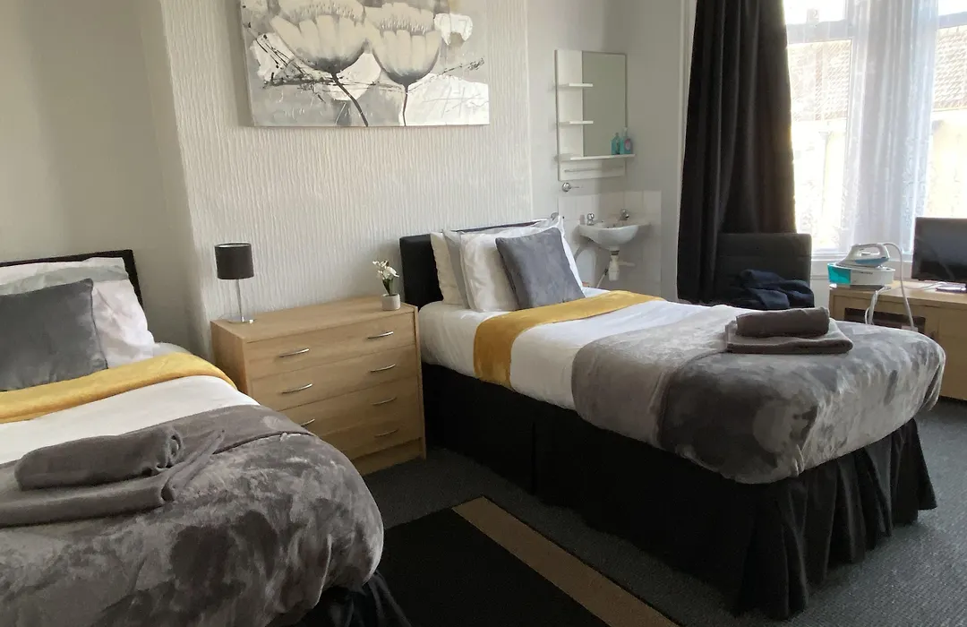 Oyo Tudor Lodge - Redcar Beach-1