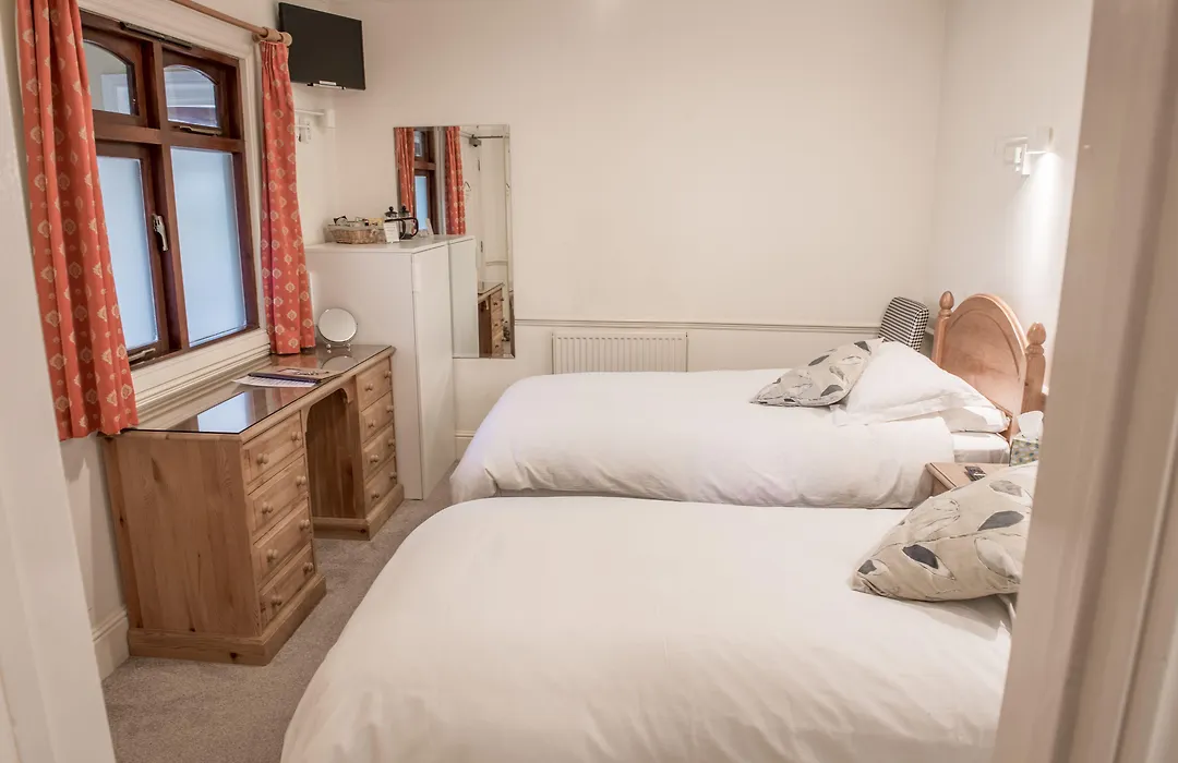 Toothbrush Rooms At Lattice Lodge - Guest Kitchen & Ev Recharging-1