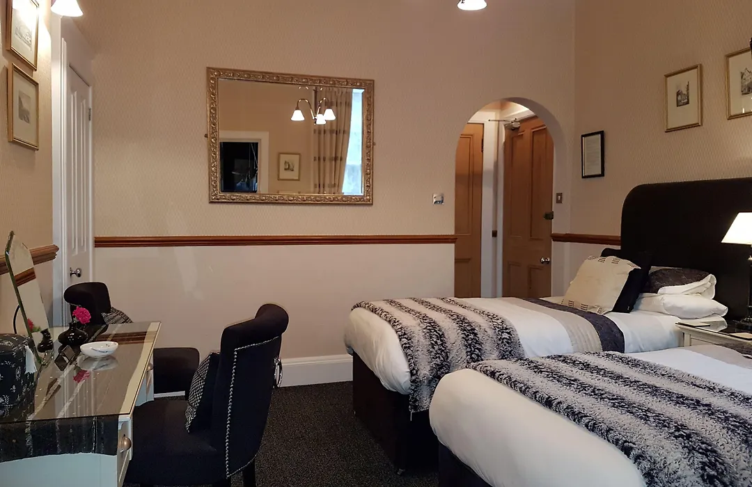 Lauderville Guest House-1