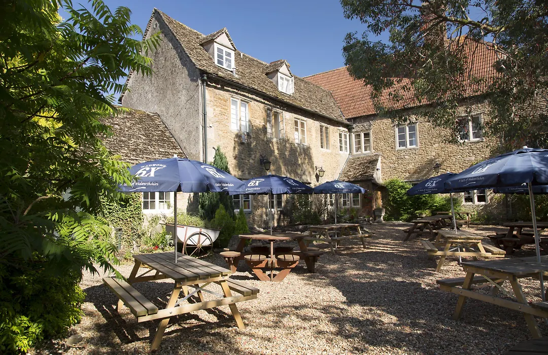 The Red Lion-1