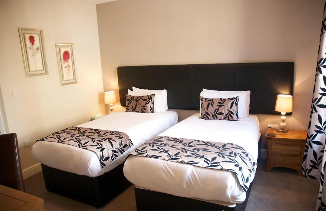 The Three Horseshoes Hotel-1