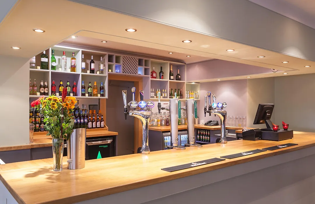 Celtic International Hotel Cardiff Airport-1