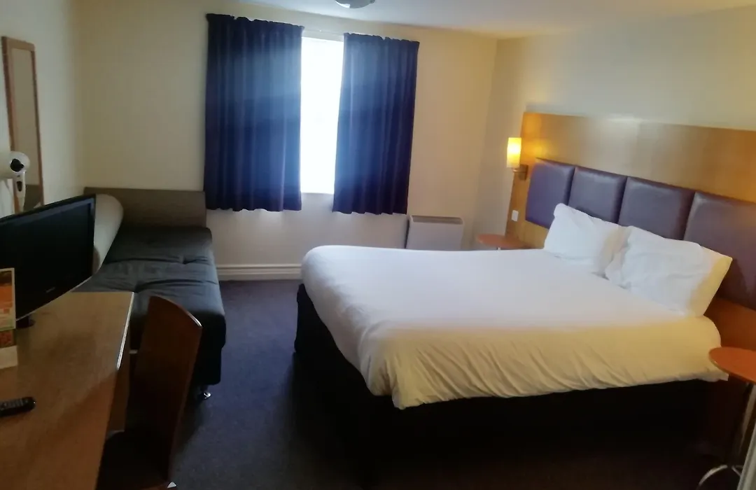 Purple Roomz Preston South-1