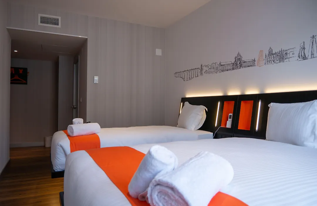 Easyhotel Milton Keynes-1