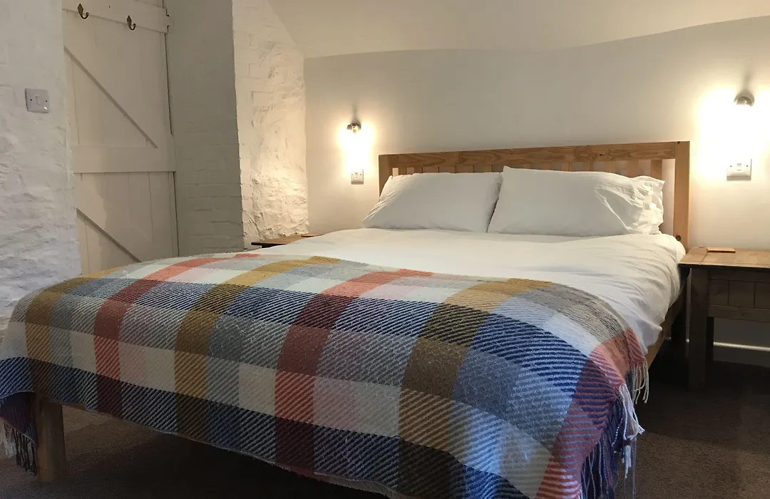 Lucy'S Tearoom B&B-1