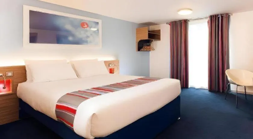 Travelodge Camberley Central-1