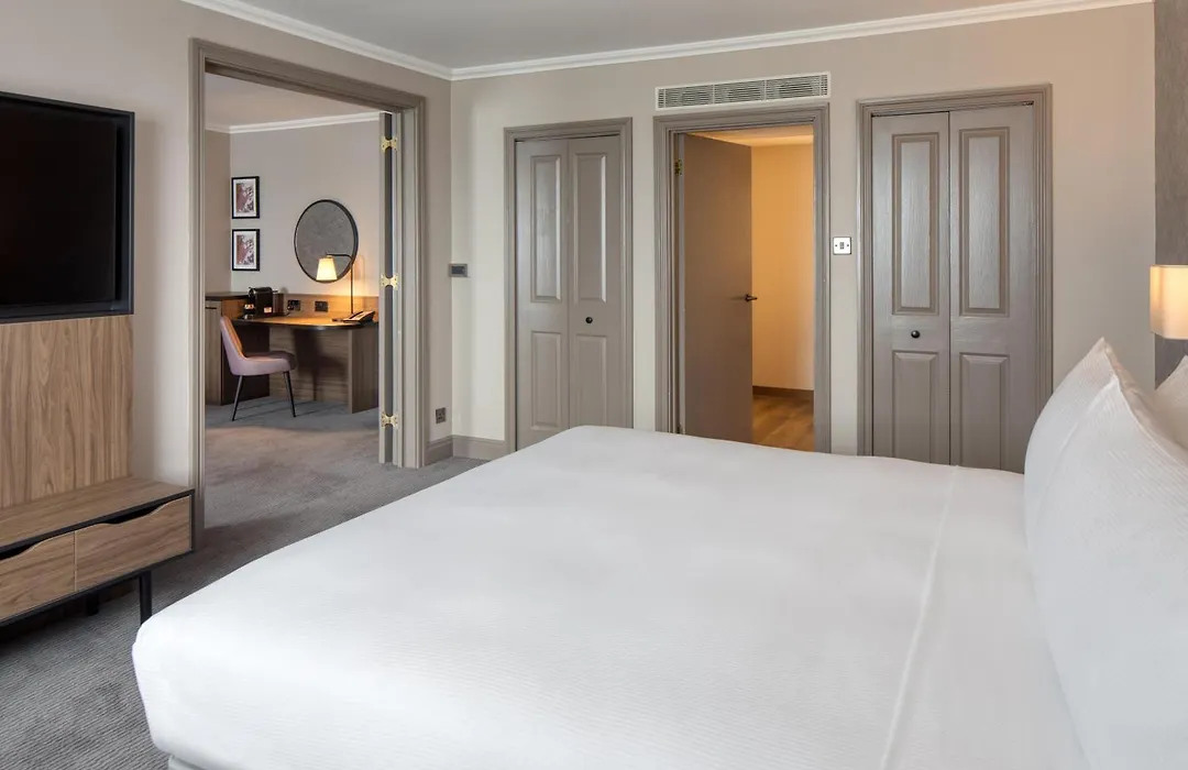 Doubletree By Hilton Dartford Bridge-1