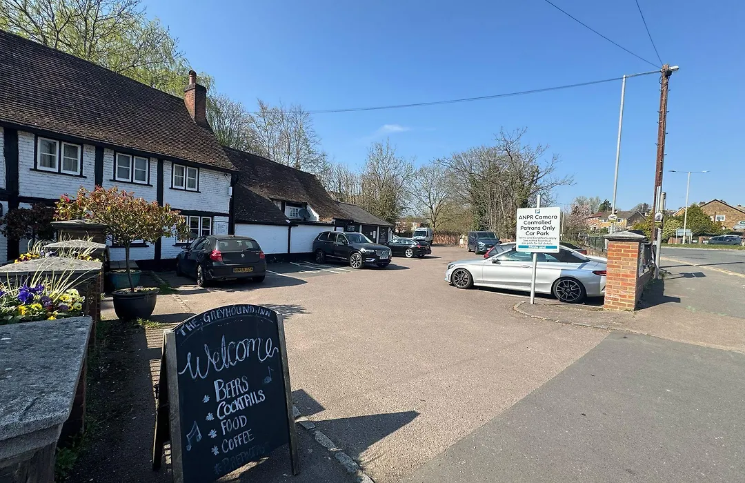 Oyo The Greyhound Inn-1
