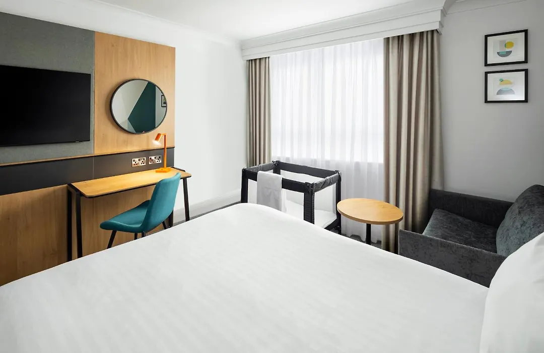 Holiday Inn Farnborough By Ihg-1