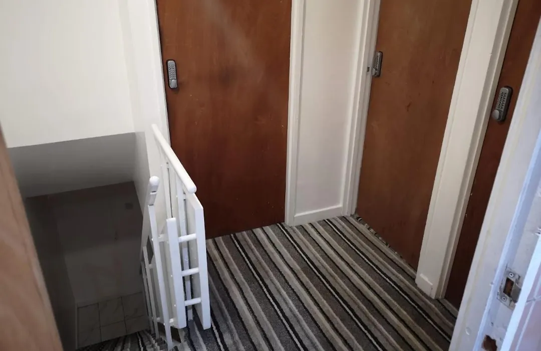 Mossbank House Luton Airport-1