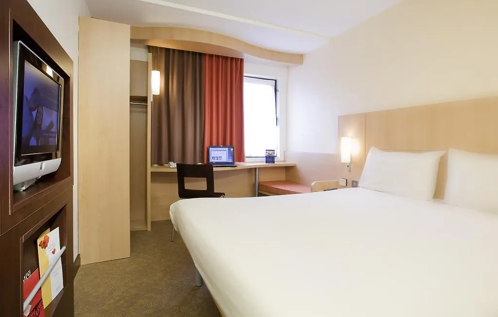 Ibis Gloucester-1