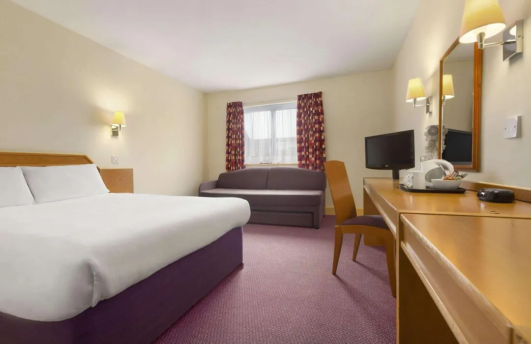 Days Inn By Wyndham Sevenoaks Clacket Lane-1