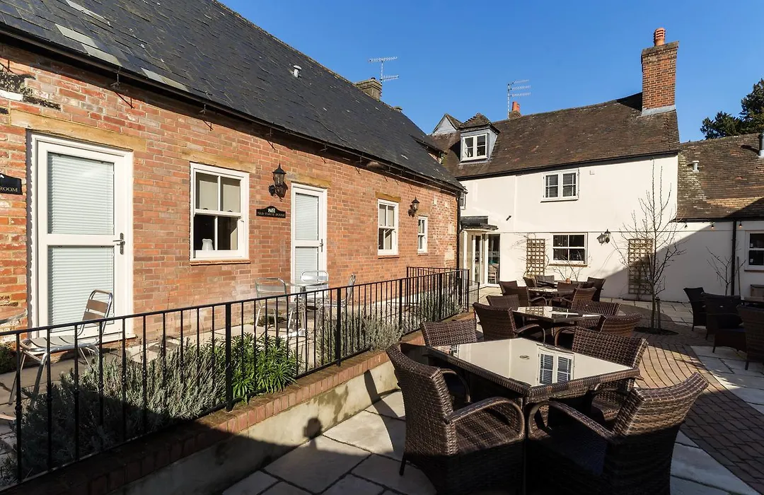 Greyhound Inn Wilton-1