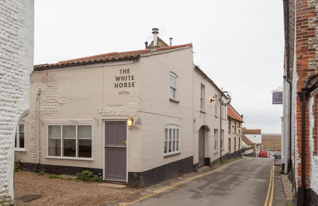 The White Horse Blakeney-1