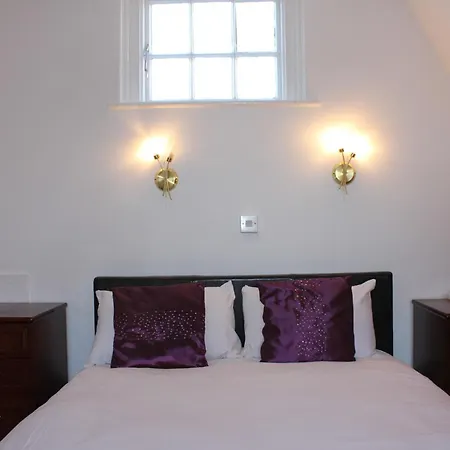 The George Hotel Stansted Airport-2