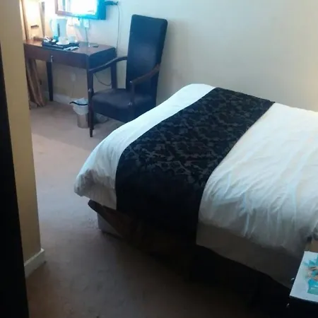 Oyo Clayton Lodge-3
