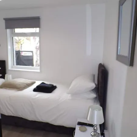 City Beach Airbnb Southend On Sea,-3