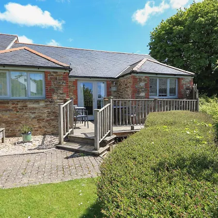 Keepers Lodge, Hillfield Village-3