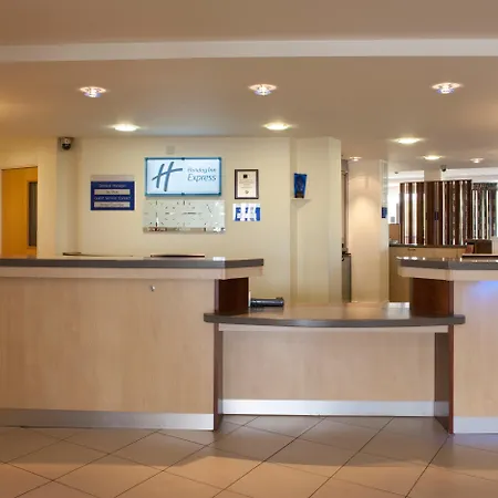 Holiday Inn Express Cardiff Airport, An Ihg Hotel-2
