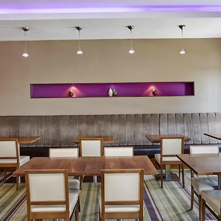Holiday Inn Express London - Newbury Park, An Ihg Hotel-2