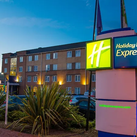 Holiday Inn Express Cardiff Bay By Ihg-2
