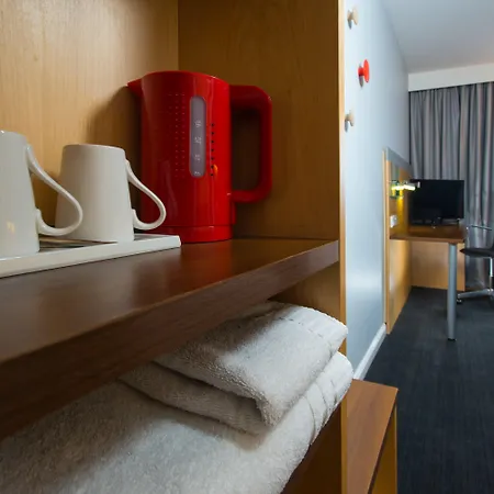 Holiday Inn Express Swansea East By Ihg-3