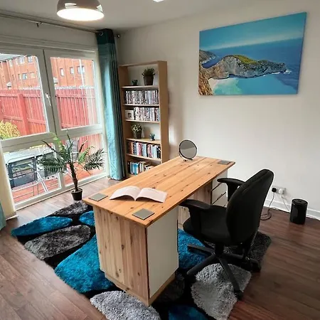 Spacious Home Near Glasgow Green-3