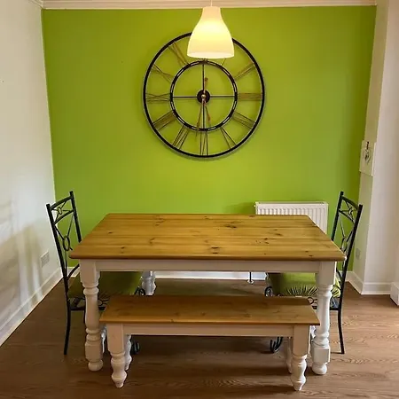 Spacious Home Near Glasgow Green-2