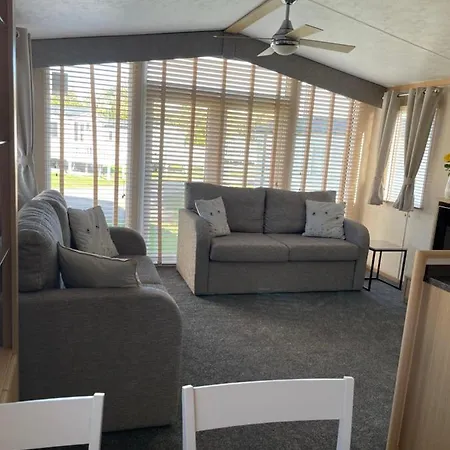 Holiday Home At Cherry Tree Holiday Park Burgh Castle Great Yarmouth Norfolk-2